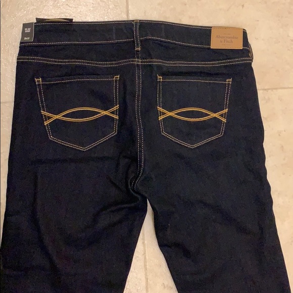 Brand New Abercrombie and Fitch Skinny Jeans 6R. - Picture 3 of 4